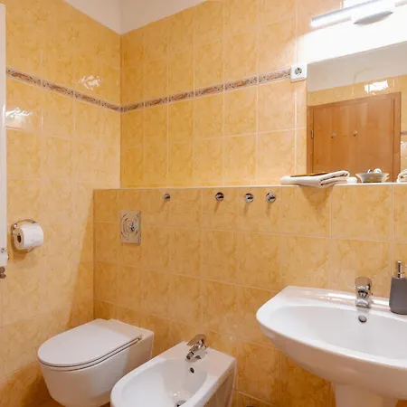 Courtyard By The Basilica Budapeşte