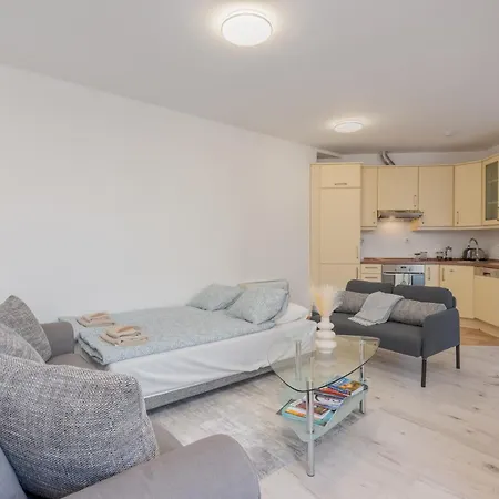 Courtyard By The Basilica Daire