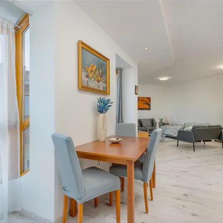 Courtyard By The Basilica *