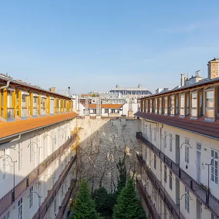 Apartament Courtyard By The Basilica *